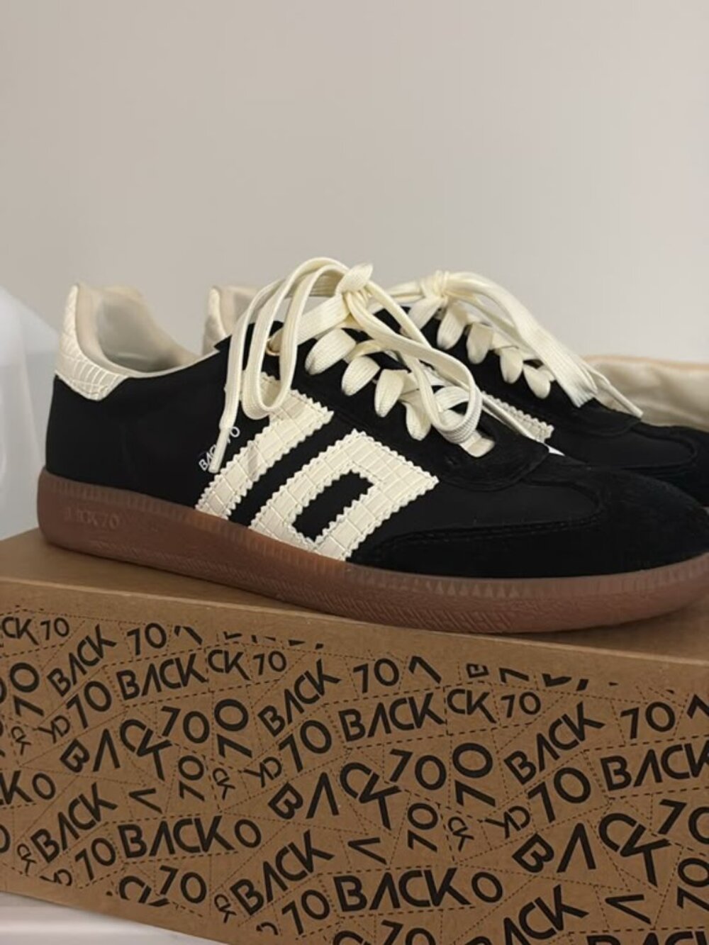 NEVER WORN Back 70 Womens Ghost Sneakers